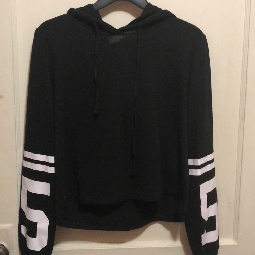 Women’s black cropped hoodie large